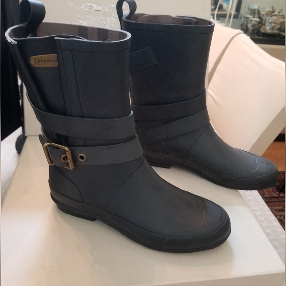BURBERRY RAINBOOTS! BRAND NEW! - Picture 2 of 10